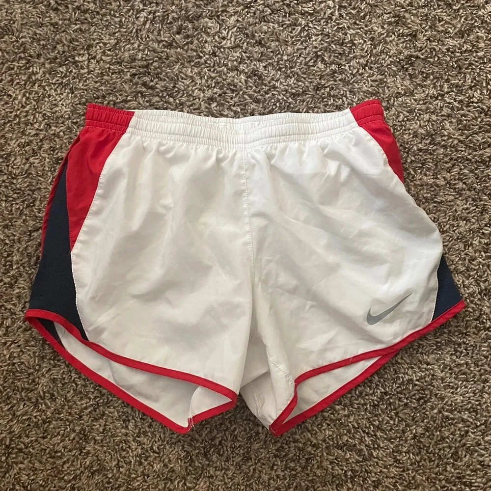 Women’s Nike Shorts - Picture 1 of 3